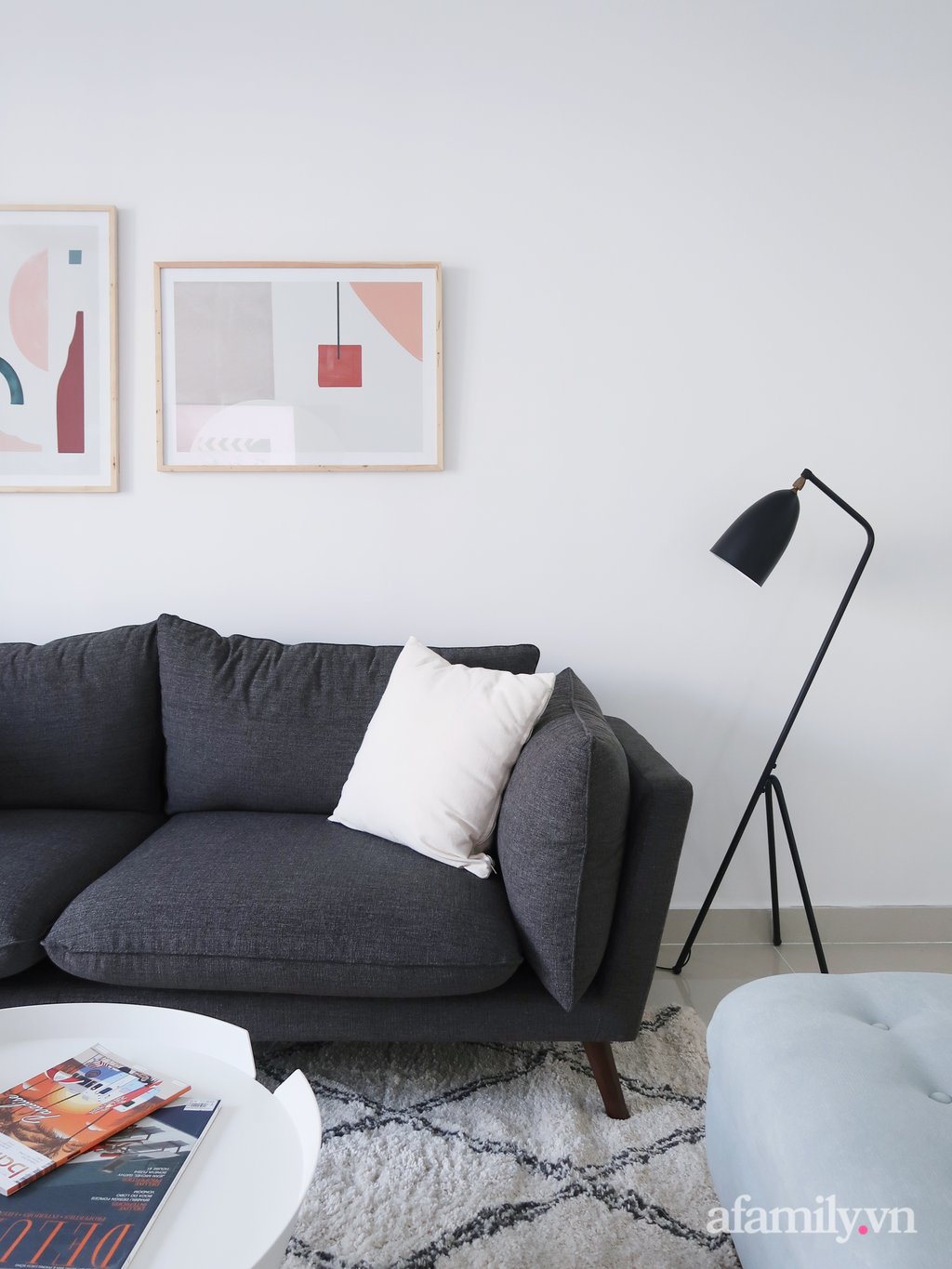 Mẫu ghế sofa sử dụng là thiết kế cơ bản, đề cao sự thoải mái và êm ái cho người dùng.