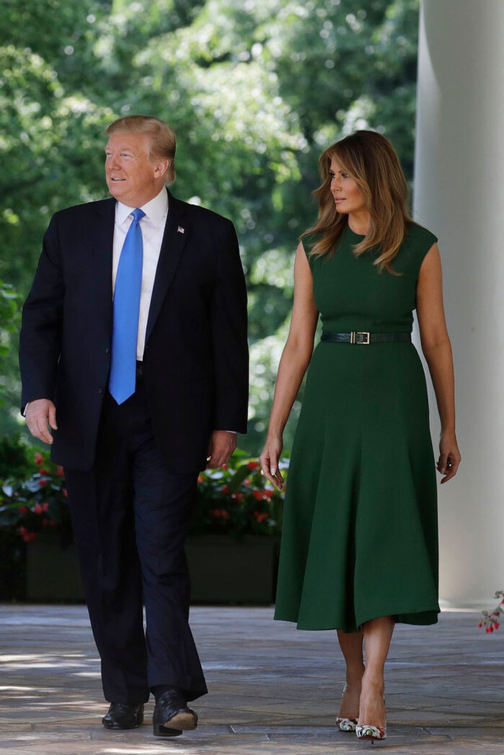 Bà Melania Trump có một bộ sưu tập trang phục đủ sắc thái màu xanh lá, từ những chiếc đầm ăn điểm tuyệt đối cho tới vài mẫu thiết kế không được đẹp lắm...