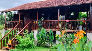 Dựng nhà bên suối, vợ chồng trẻ chi 40 triệu đồng tạo vườn cây xanh mát sống một đời an yên ở ngoại ô Nha Trang