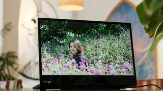 Trên tay Lenovo ThinkVision M14t: "màn hình phụ đáng mua" giờ có thêm cảm ứng