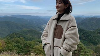Sao Hàn đang lăng xê mẫu áo khoác lông cừu, mặc vào là tự tin "chiến" với mùa lạnh này luôn