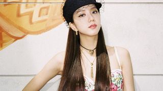 Jisoo sexy, Yoona lại đơn giản và cá tính khi cùng "đụng" mũ hàng hiệu 18 triệu