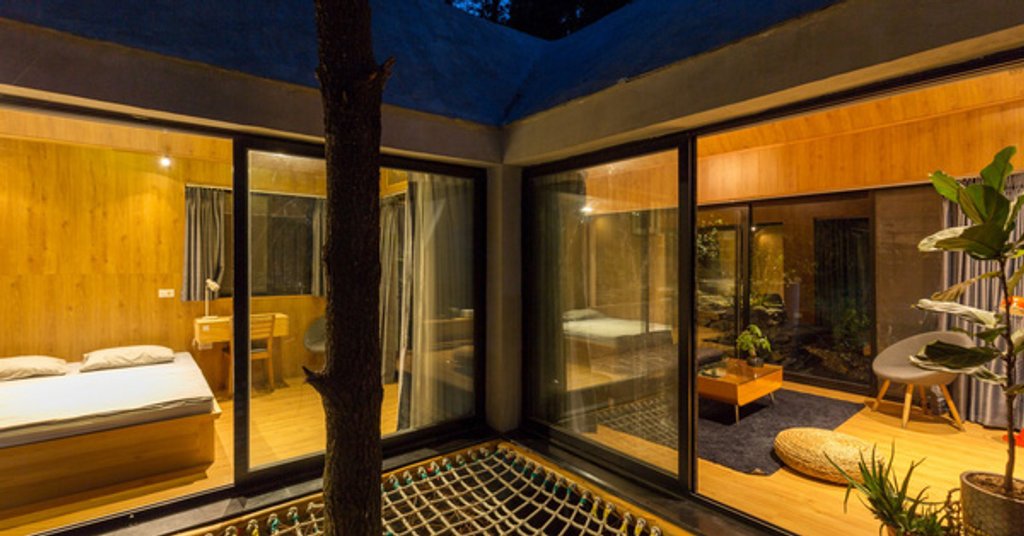 Ngôi nhà nhỏ 40m² chênh vênh trên núi "tắm" trọn ánh nắng và bóng cây ở ngoại ô Hà Nội