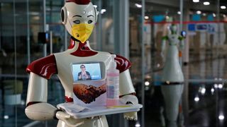 Robot đang làm bồi bàn và đầu bếp nhà hàng khắp thế giới, tới bao giờ mới vào được quán ăn Việt pha cà phê, cuốn gỏi hay đổ bánh xèo?