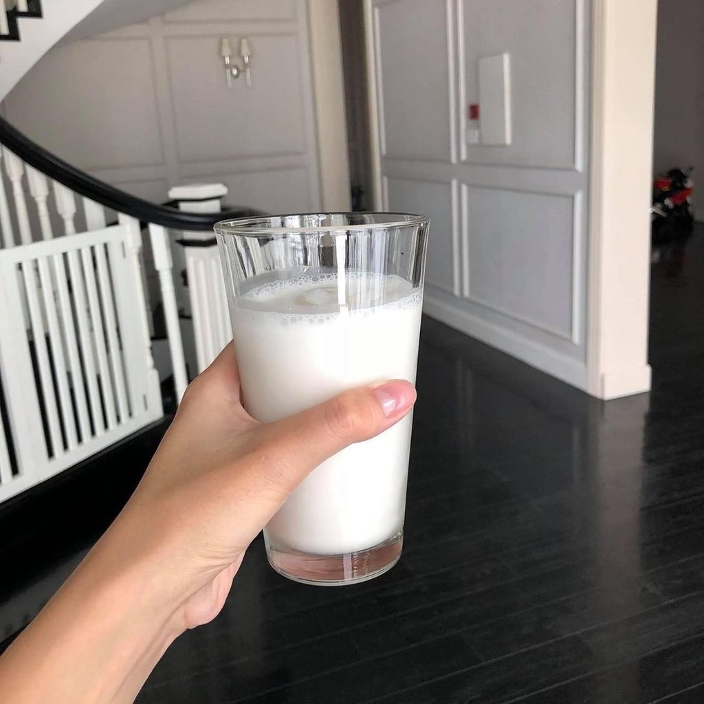 Sữa hạnh nhân thường xuyên xuất hiện trong thực đơn của Tăng Thanh Hà.