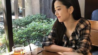 Style đi cafe đơn giản nhưng siêu xinh của sao Hàn: Yoona, BLACKPINK có bạt ngàn ảnh “sống ảo” đẹp ngất