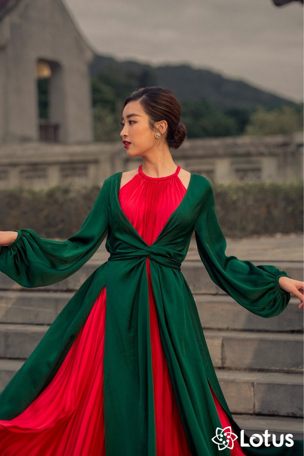 Đỗ Mỹ Linh đằm thắm đúng chuẩn vẻ đẹp của phụ nữ Việt xưa. Thiết kế 
