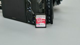 Đánh giá Kingston Canvas React Plus SD 128GB: Mua máy ảnh xịn rồi thì nên sắm thẻ nhớ này