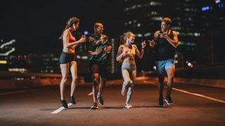 Tập thể dục buổi tối có tốt không? 3 lưu ý quan trọng khi tập luyện