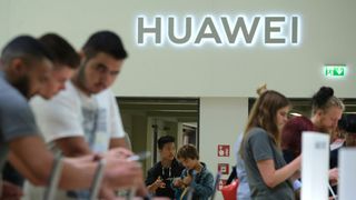 Huawei 2020: Vinh quang và thương chiến