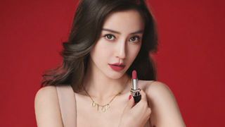 Netizen Trung đặt Angela Baby - Jisoo lên bàn cân so sánh: Cùng quảng cáo mỹ phẩm, mẹ 1 con sang hơn hẳn mỹ nhân BLACKPINK?