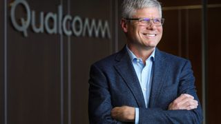CEO Qualcomm từ chức sau chiến tranh với Apple