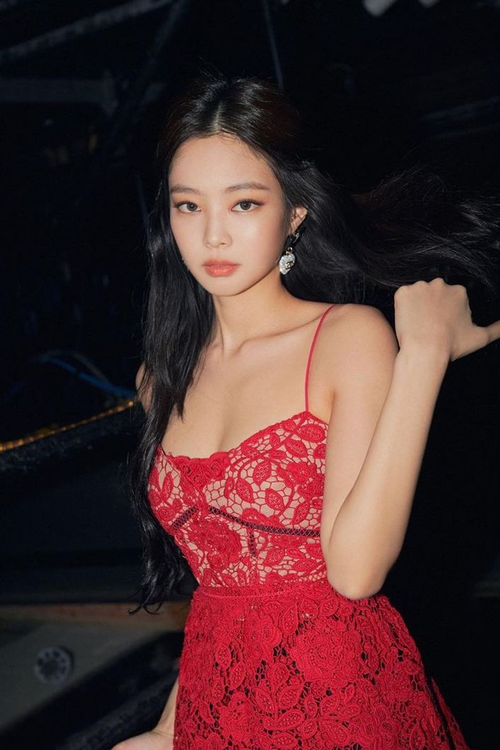 Jennie (Blackpink) trên thảm đỏ Cannes - Ngôi sao