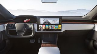 Tesla ra mắt phiên bản Model S mới: Là xe có khả năng tăng tốc nhanh nhất thế giới, nội thất của tương lai, có thể chơi được cả game The Witcher 3