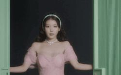 IU khiến dân tình mãn nhãn khi thay liền 11 bộ đồ trong MV comeback, tái hiện cả nàng Jang Man Wol chanh sả của Hotel Del Luna