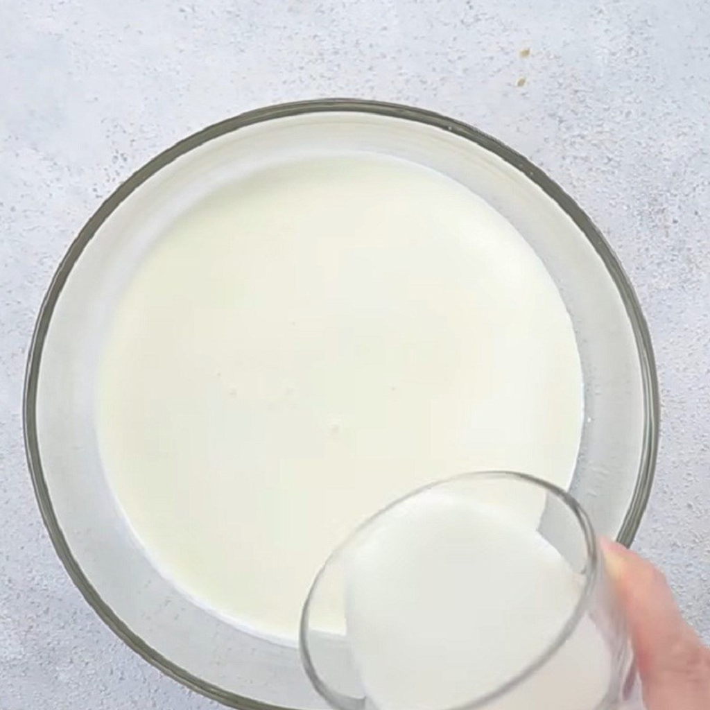 Cách pha trà sen phủ kem