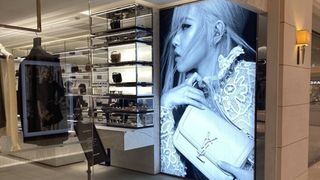 Xịn quá Rosé ơi, vì cô mà Saint Laurent xem xét mở flagship store đầu tiên tại Hàn Quốc đây này