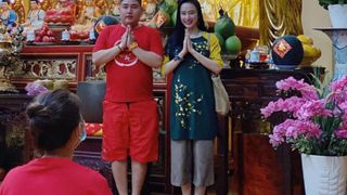 Sao Việt mặc gì đi lễ chùa đầu năm: Lệ Quyên, Angela Phương Trinh nền nã với áo dài, Sun Ht và Chi Pu lại gây tranh cãi