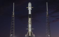 SpaceX: phóng thành công 60 vệ tinh Starlink lên dàn thiết bị đã hơn nghìn chiếc, hạ cánh thất bại khiến tên lửa rơi "tõm" xuống nước tắt ngóm