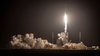 Tên lửa SpaceX hạ cánh thất bại trong sứ mệnh Starlink