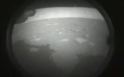Bức ảnh sao Hỏa đầu tiên robot NASA truyền về Trái Đất