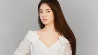 2 màn diện đồ hiệu gây tranh cãi nhất tuần: Triệu Vy lép vế trước Song Hye Kyo, nữ chính aespa làm nền cho "nữ phụ mờ nhạt"?