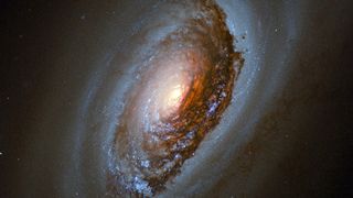 Ảnh chụp thiên hà 'Mắt Quỷ' cách 17 triệu năm ánh sáng